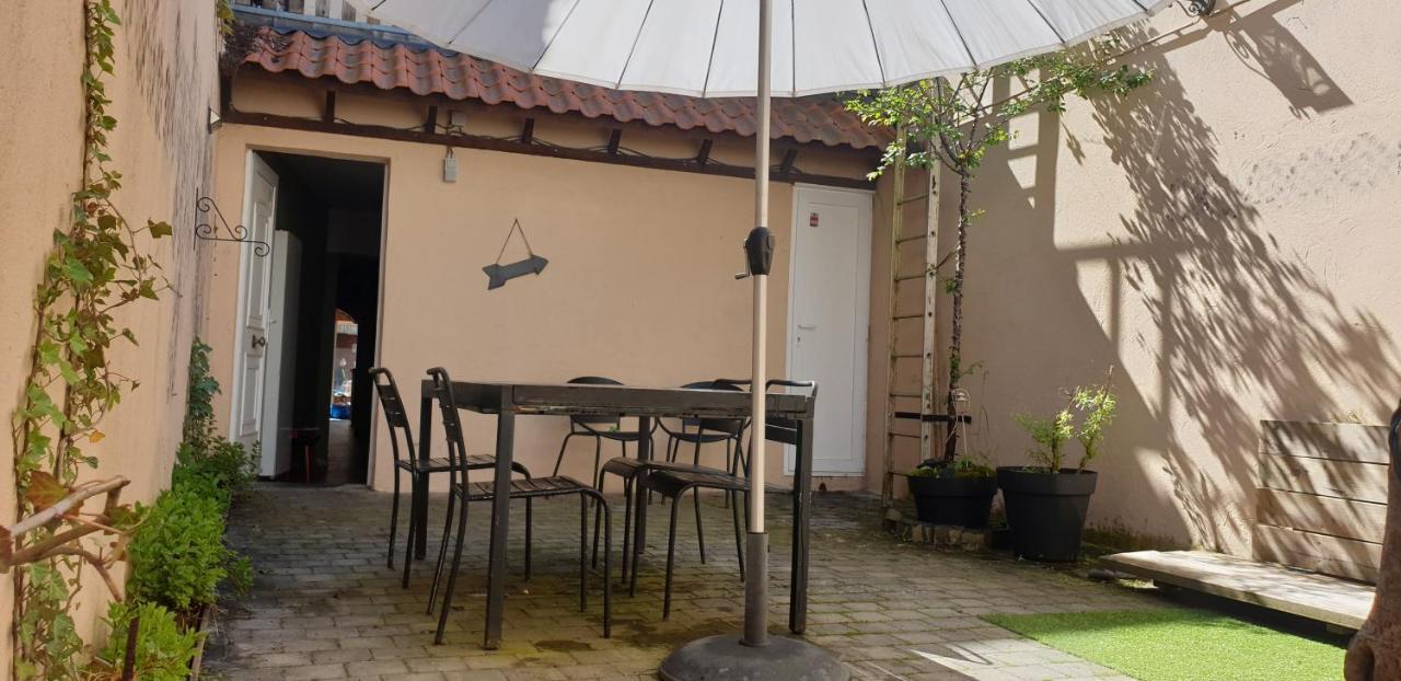 Le Patio Belle Maison En Plein Centre Ville, Avec Grande Terrasse Au Calme Bastogne Exterior photo